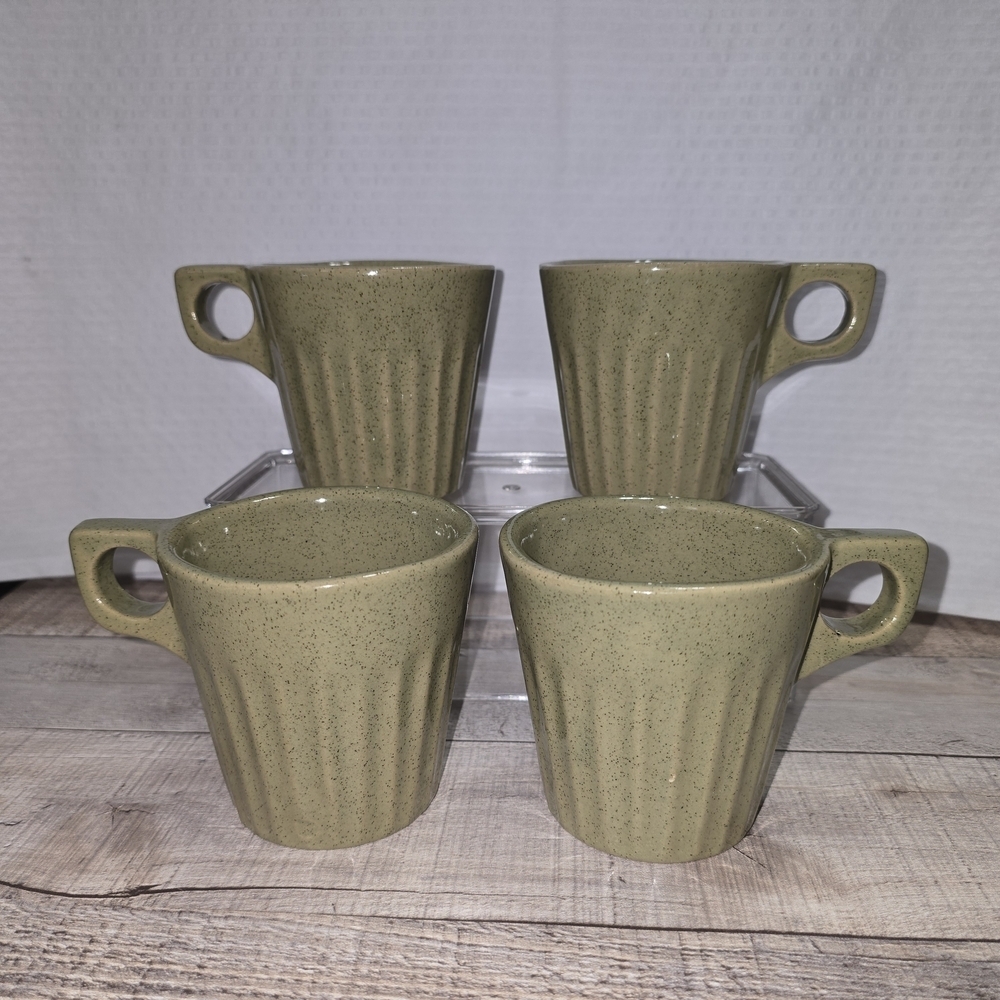 VINTAGE USA POTTERY SET OF 4 CERAMIC MUG SET DRIP GLASS GREEN FLUTED DESIGN